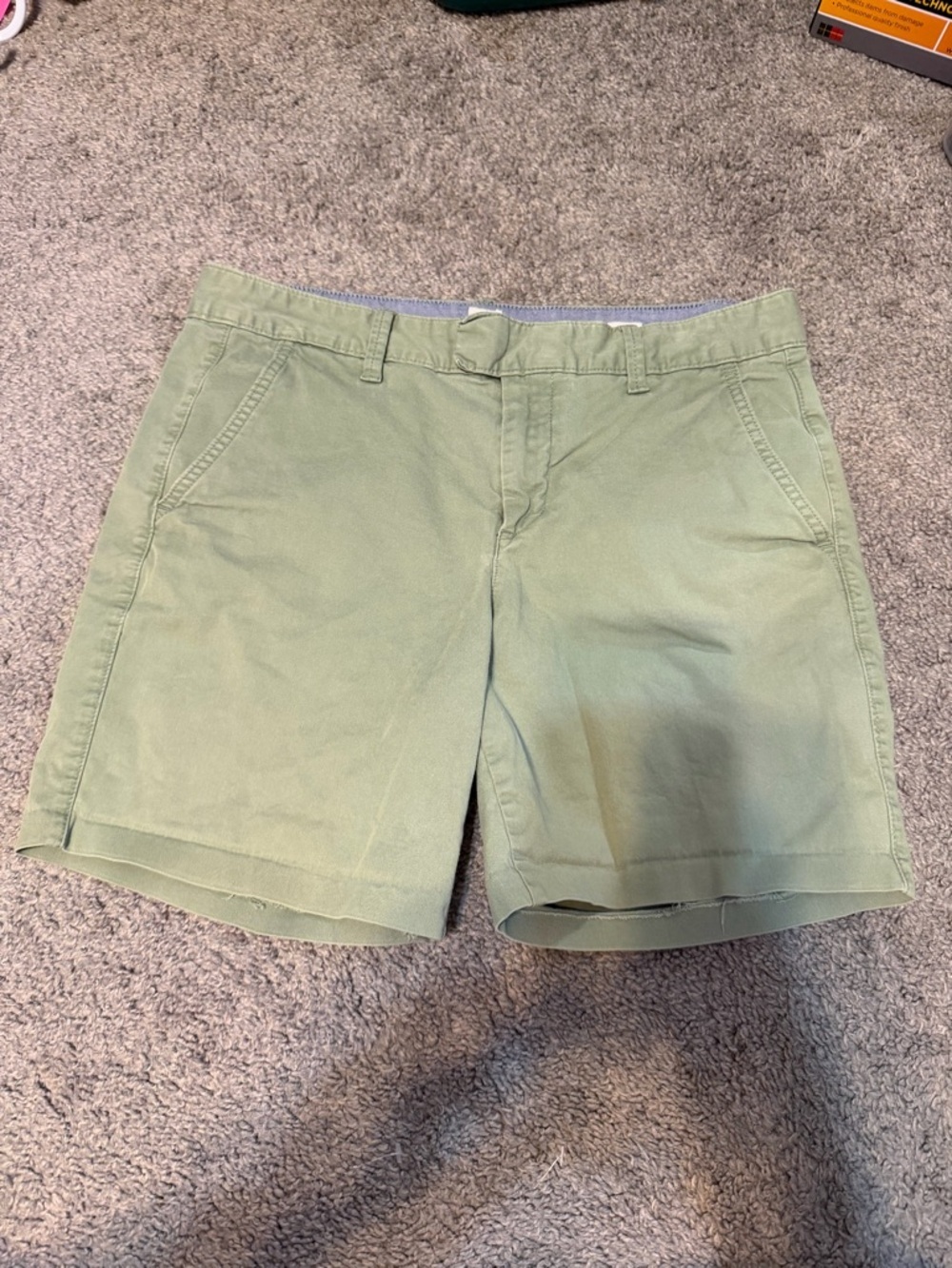 GAP Men's Light Olive Green Flat-Front Chino Shorts